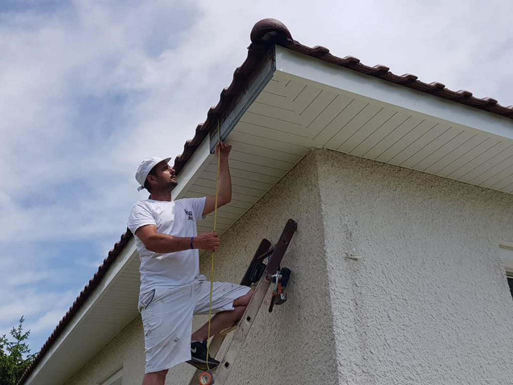 Realisation-couvreur-zinc-2-abergement-cheminee-Debrenne-France-Renovation